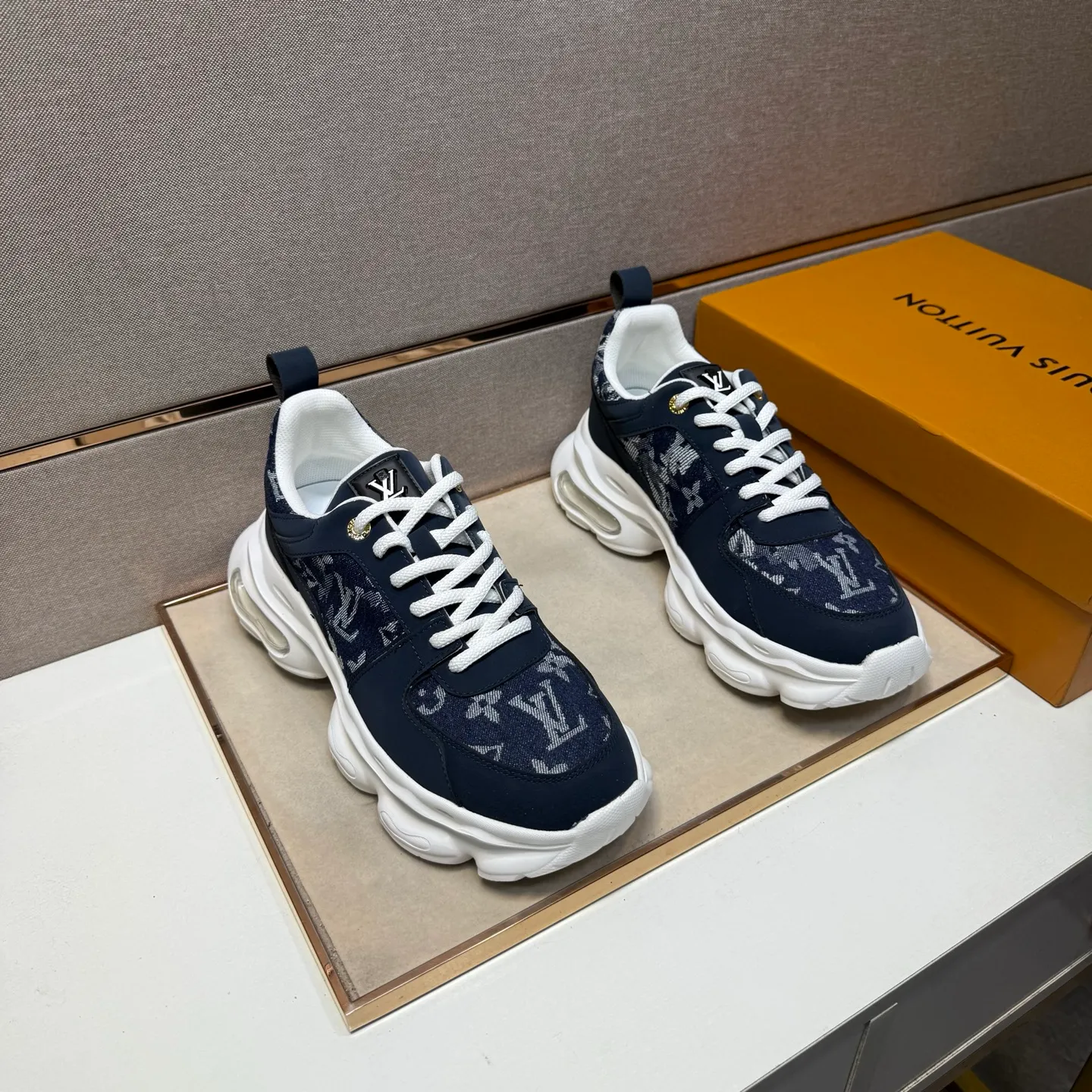 ⬛️Men's shoes 💰p462【LV～】Men's casual shoes 2025z cabinet sales simultaneously 🔶Size: 38-44 #️⃣ 🔷5 colors🔜The upper is made of multi-material splicing➕Mesh lining, comfortable and breathable, sole: original comfortable and wear-resistant outsole, ⚠️real thing📱photographed🎬real thing is better📢📢📢